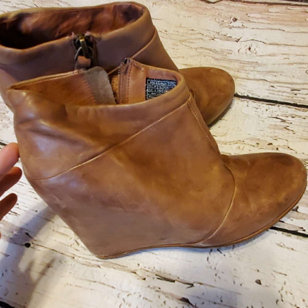 Ugg Carmine wedge boots size 7.5
